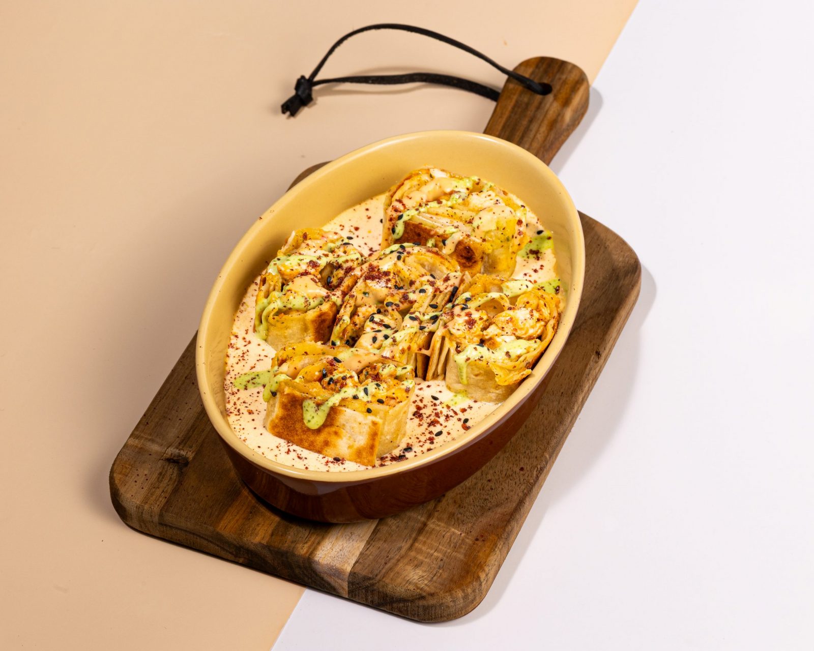 Gratin au fromage doré servi chaud au restaurant Just Well à Cergy